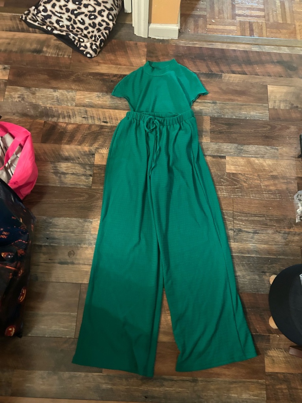 Wide-Leg 2 piece in Emerald Green - Picture 7 of 7